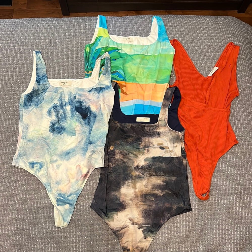Aritiza bodysuits size medium
